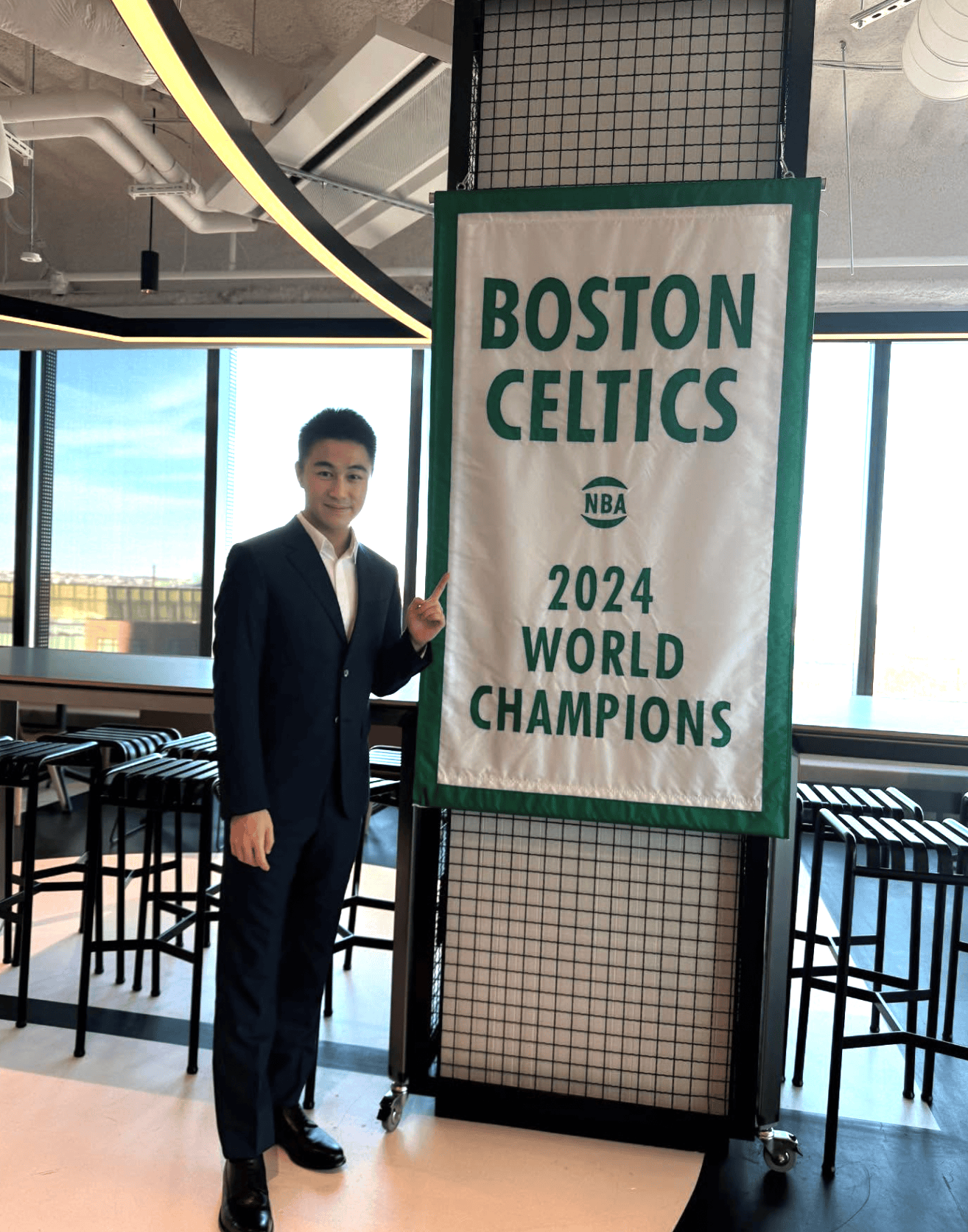 AA, 成为新任小, 赌王之子何