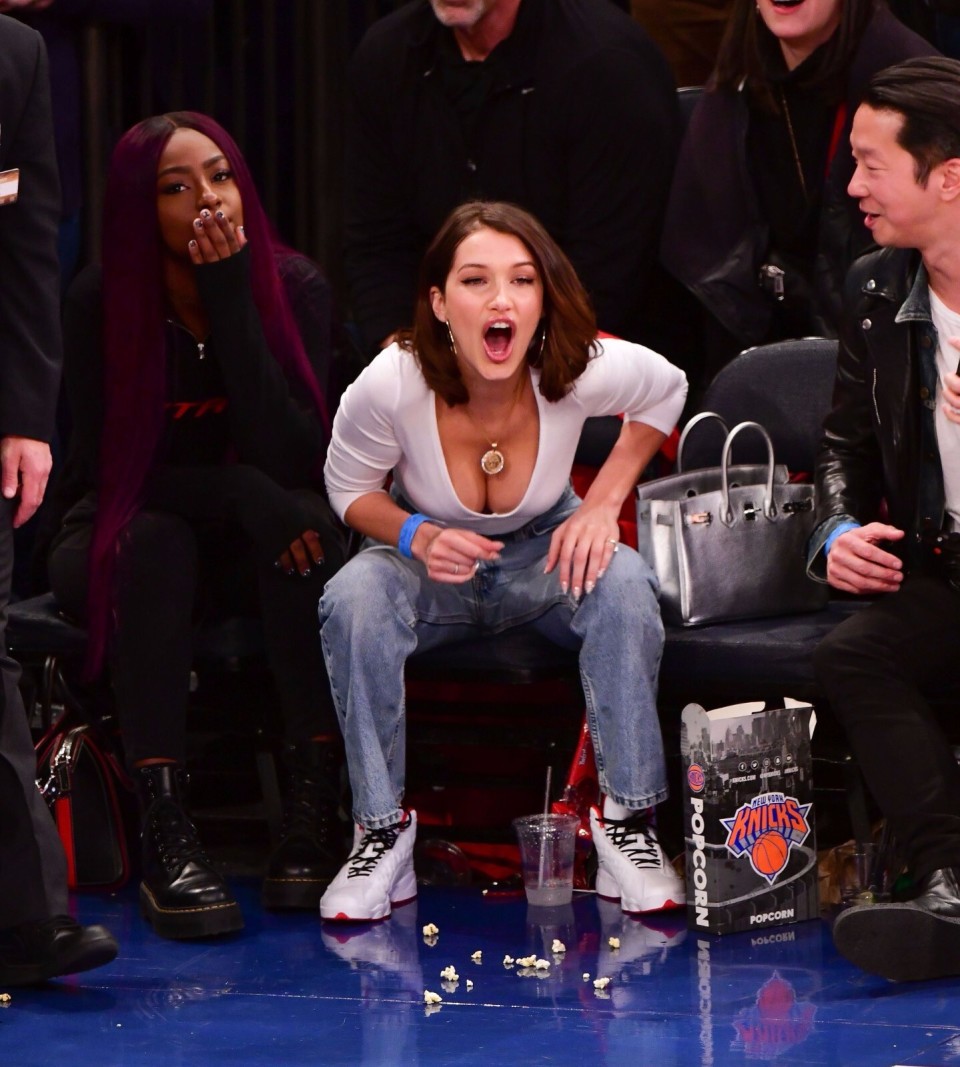 成就的同时, Upjww, 美元 成就的同时, Upjww, 美元