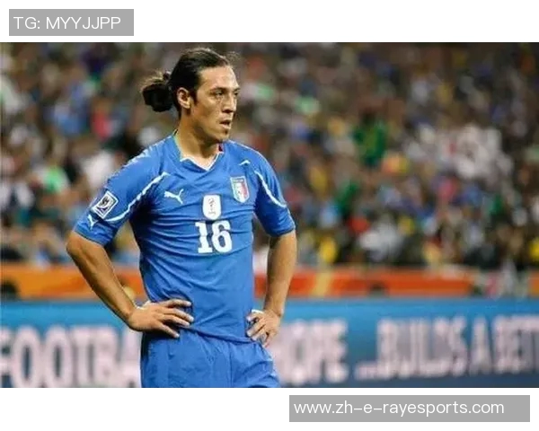 韩国长发足球球星引领潮流与实力并存的场上风采