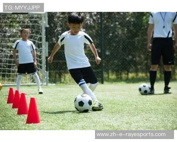 《跑男中踢足球的球星是谁揭秘》